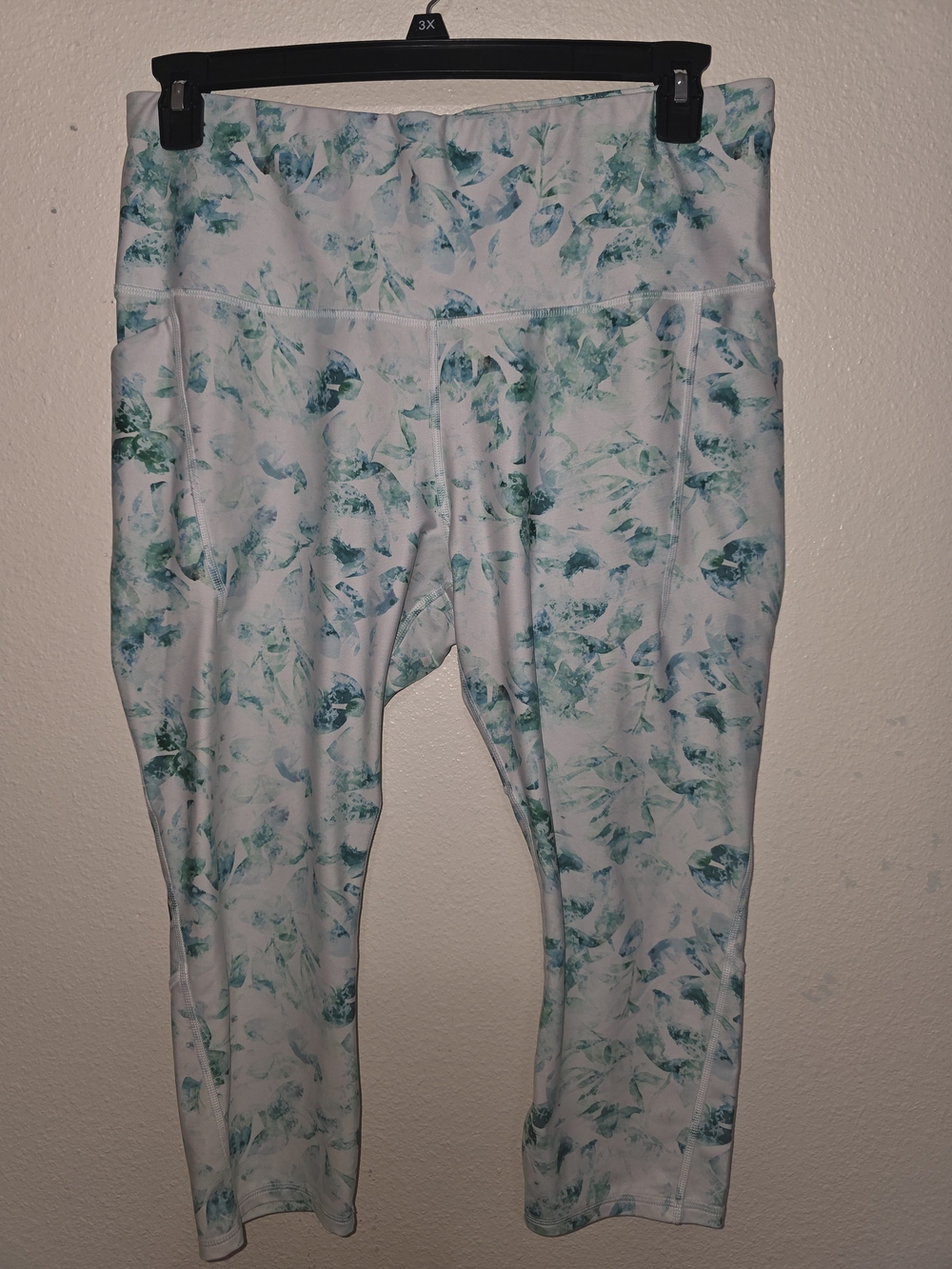 All in Motion Women's Size XXL Green Floral Capri Workout Leggings